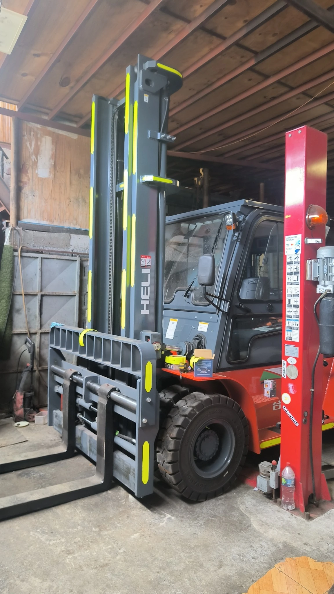 movimiento de materiales con equipo industrial