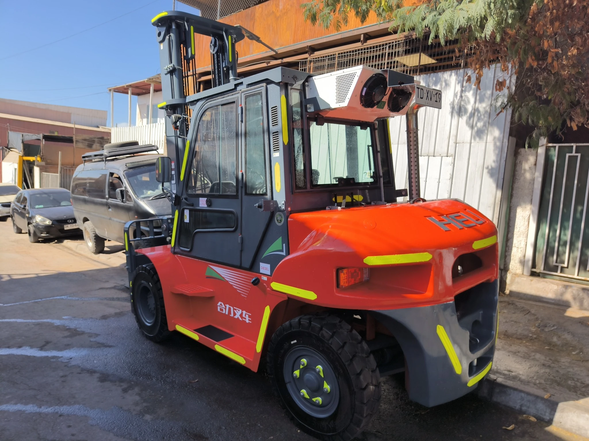 equipo en terreno industrial