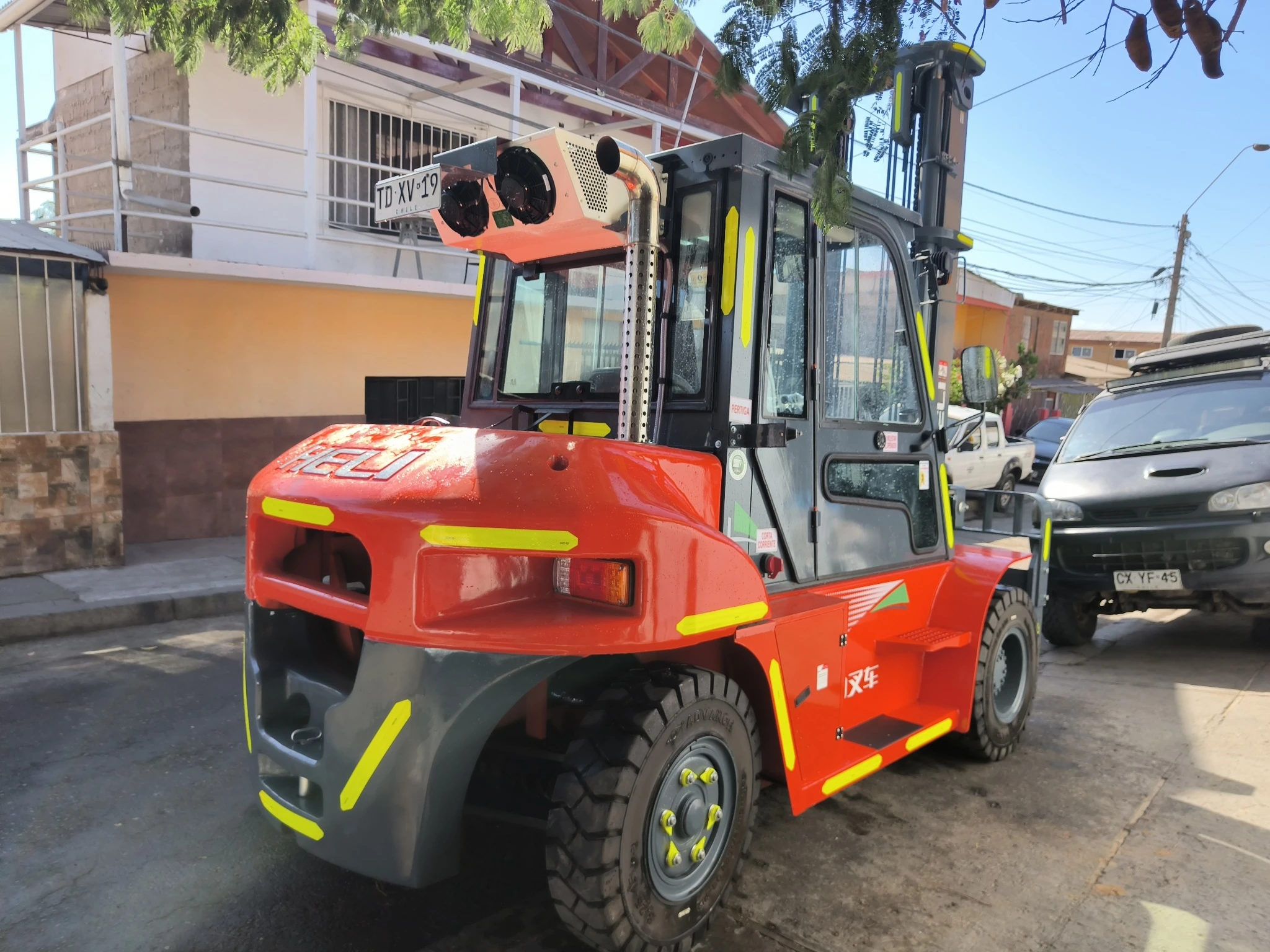 apoyo en faena con grúa horquilla